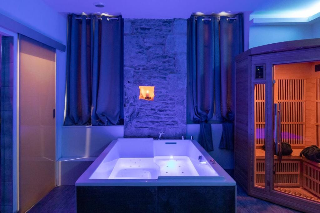 LX202 Love Room & Spa privatif - Jacuzzi & Sauna — 2