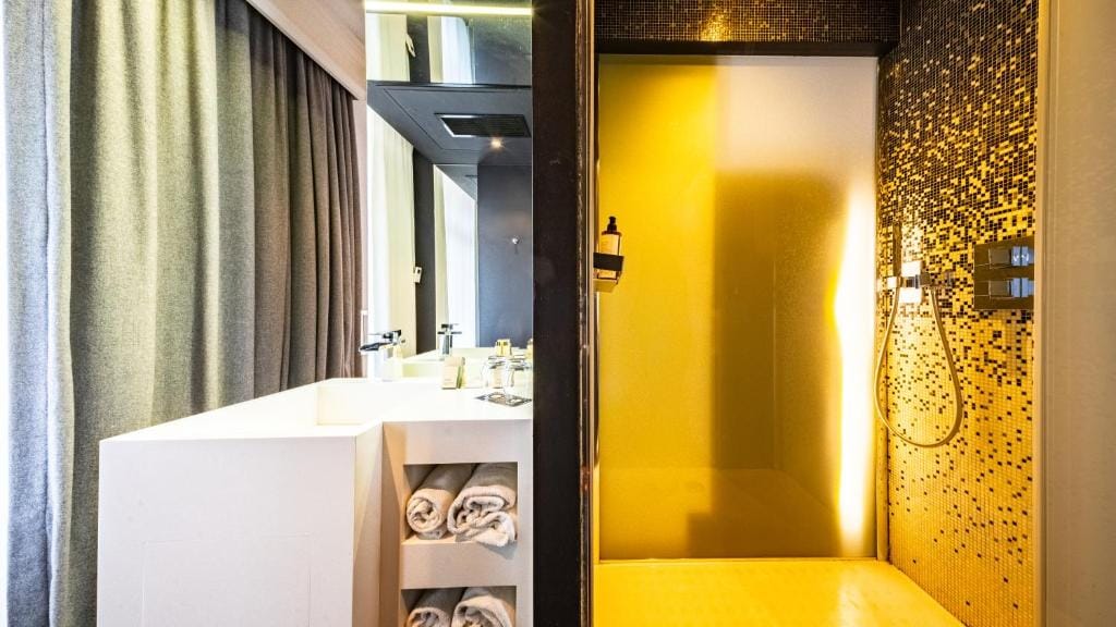 Vertigo Hotel, By Marriott, a Member of Design Hotels — 2