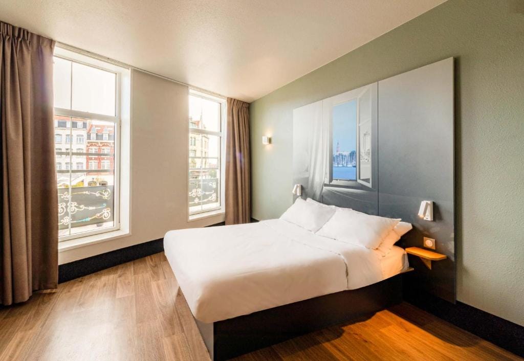 B&B HOTEL Dunkerque Centre Gare — 1
