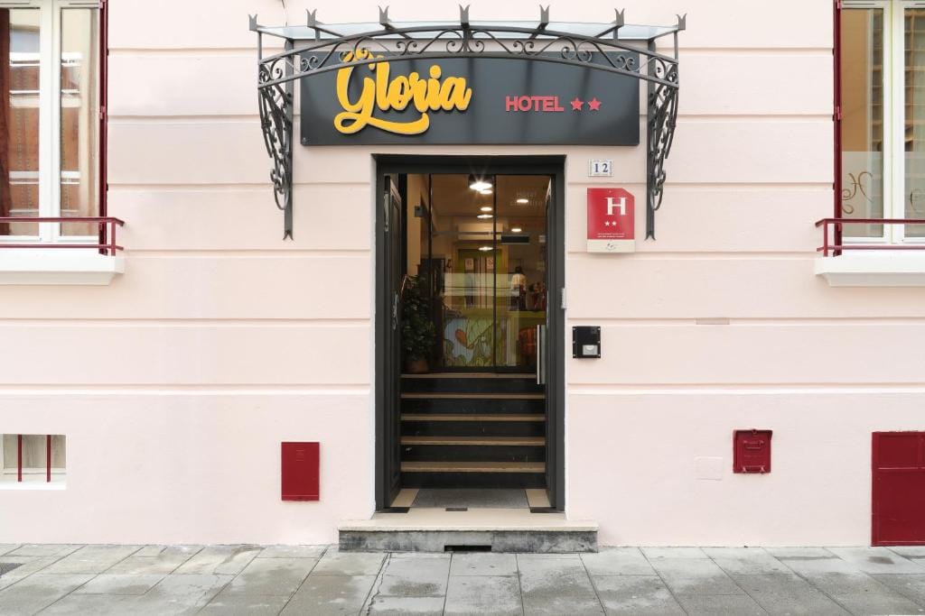 Hôtel Gloria — 1