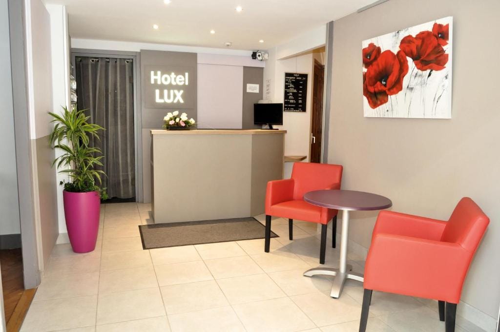 Hotel Lux — 1