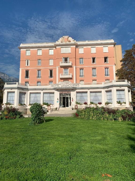 Hôtel restaurant d'application Lesdiguieres - Ecole hôtelière - — 1