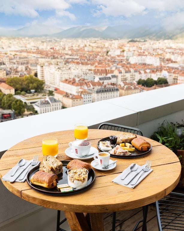 The Babel Community Hôtel - Grenoble Bastille — 1