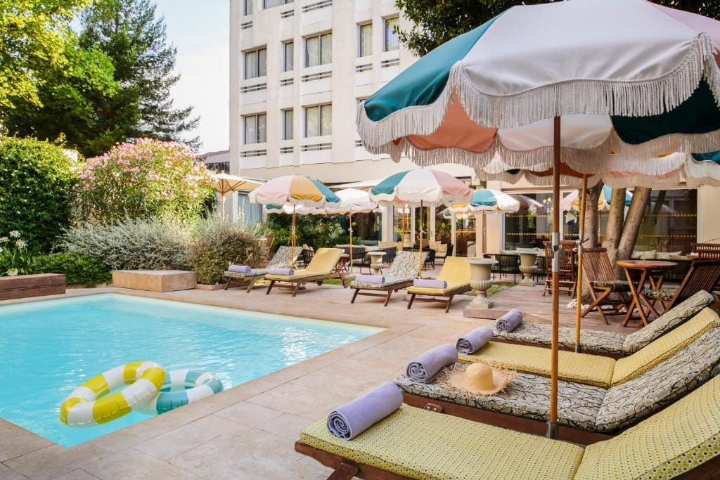 Maison des Ambassadeurs — 4