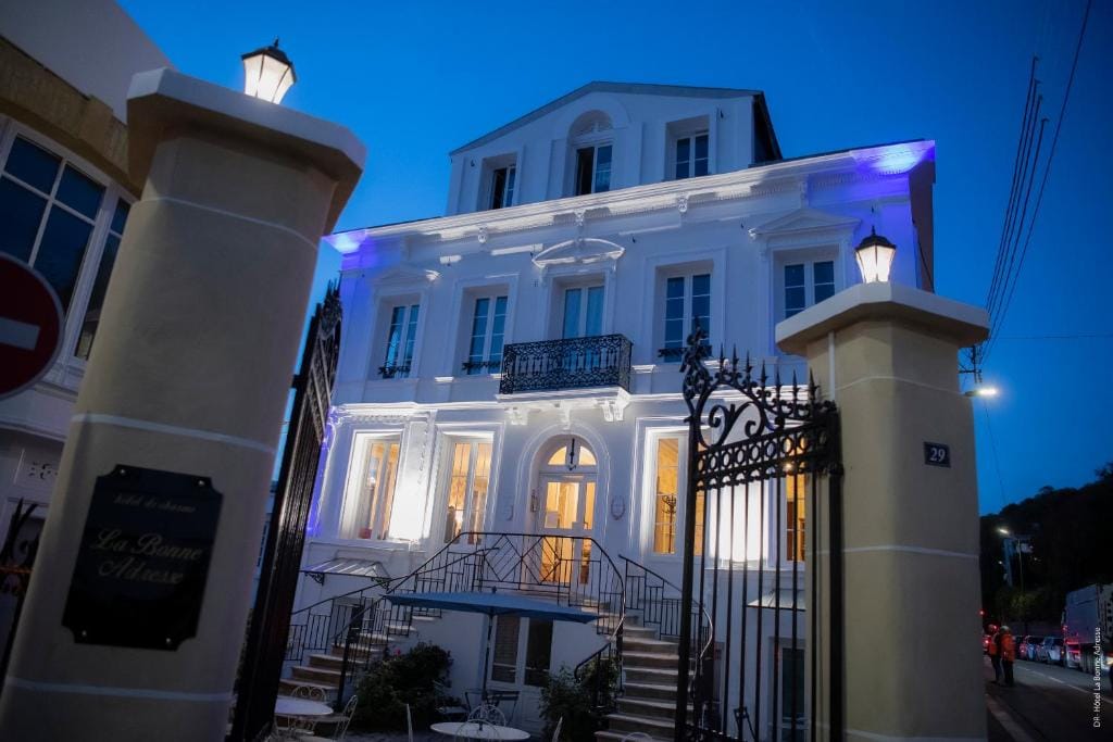 Hotel de Charme La Bonne Adresse - Logis hotels — 1
