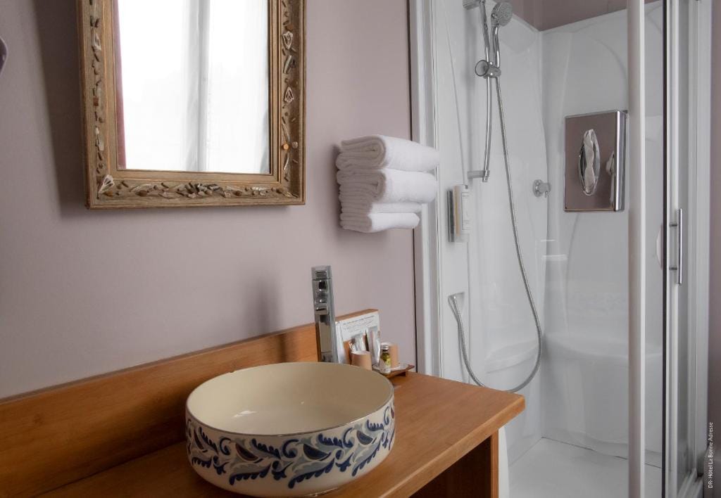 Hotel de Charme La Bonne Adresse - Logis hotels — 2