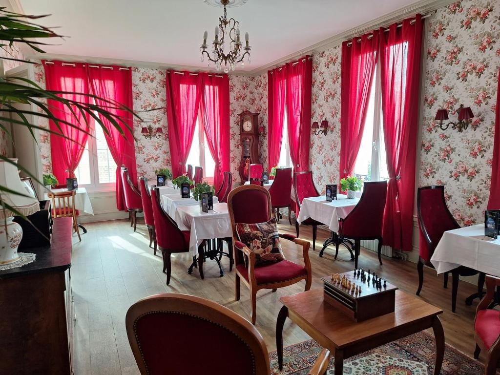 Hotel de Charme La Bonne Adresse - Logis hotels — 3