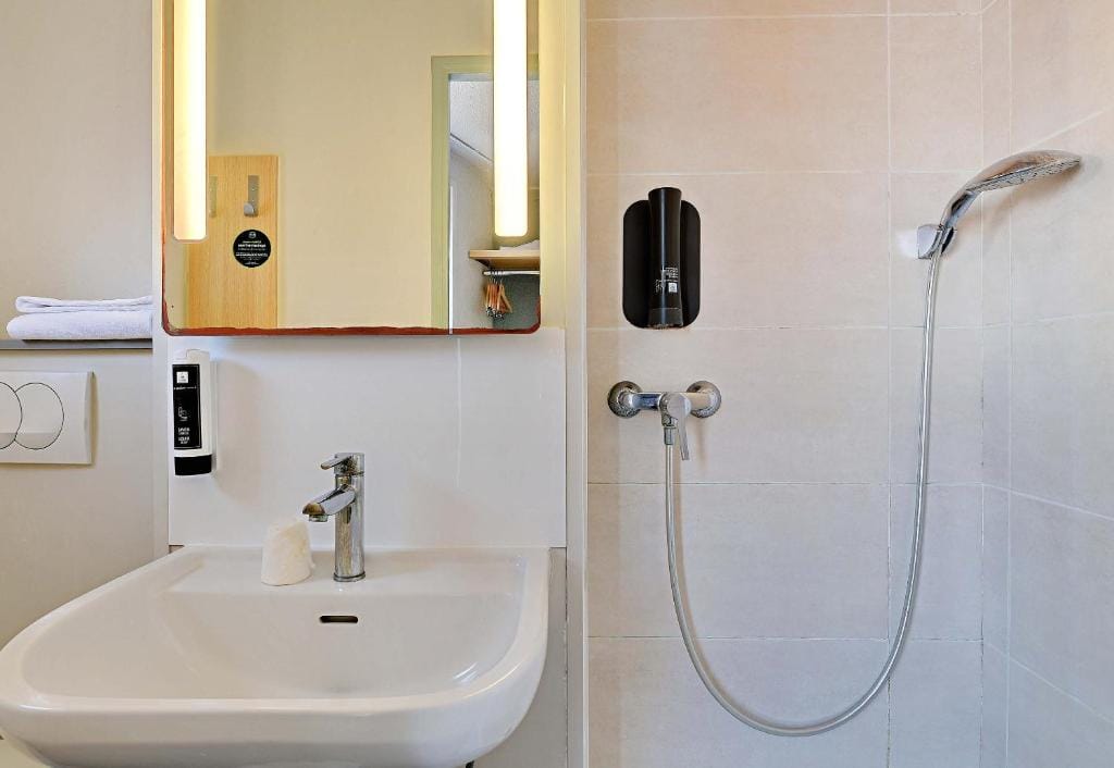 B&B HOTEL le Mans Centre — 3