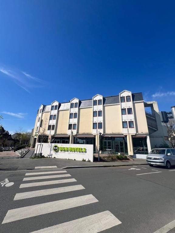 B&B HOTEL Le Mans Centre Cathédrale — 2