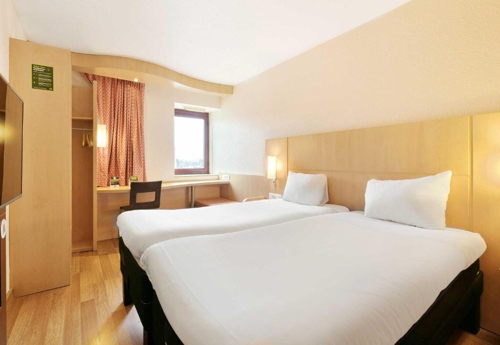 B&B HOTEL Le Mans Centre Cathédrale — 4