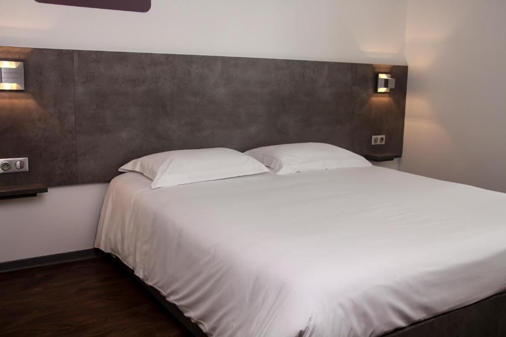 H24 HOTEL — 1