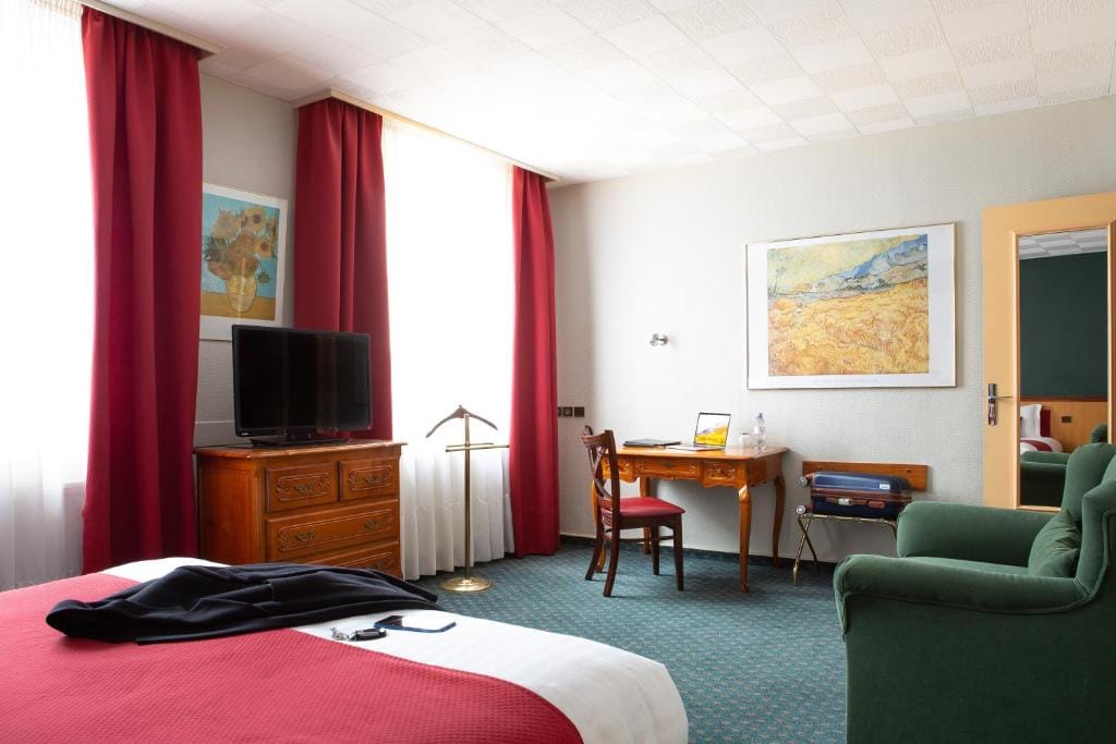 Hotel De La Paix — 4