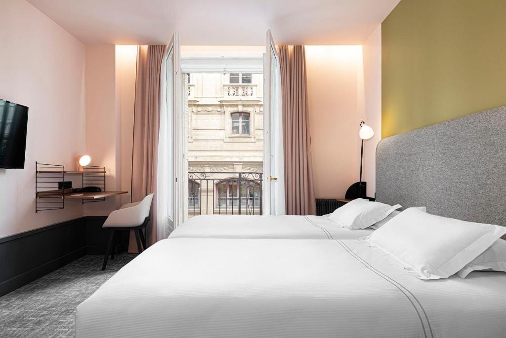 Hôtel Des Artistes — 2