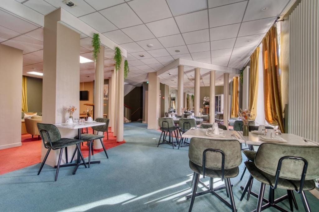 Cit'Hotel L'ESCURIAL — 4