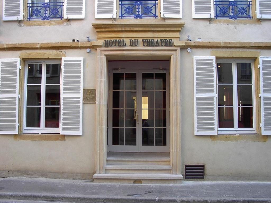 Hôtel Du Théâtre Centre Historique - Parking Souterrain Public Gratuit — 2