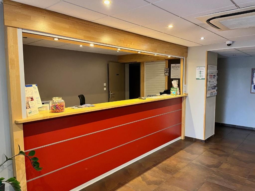 Brit Hotel Confort Montauban — 3