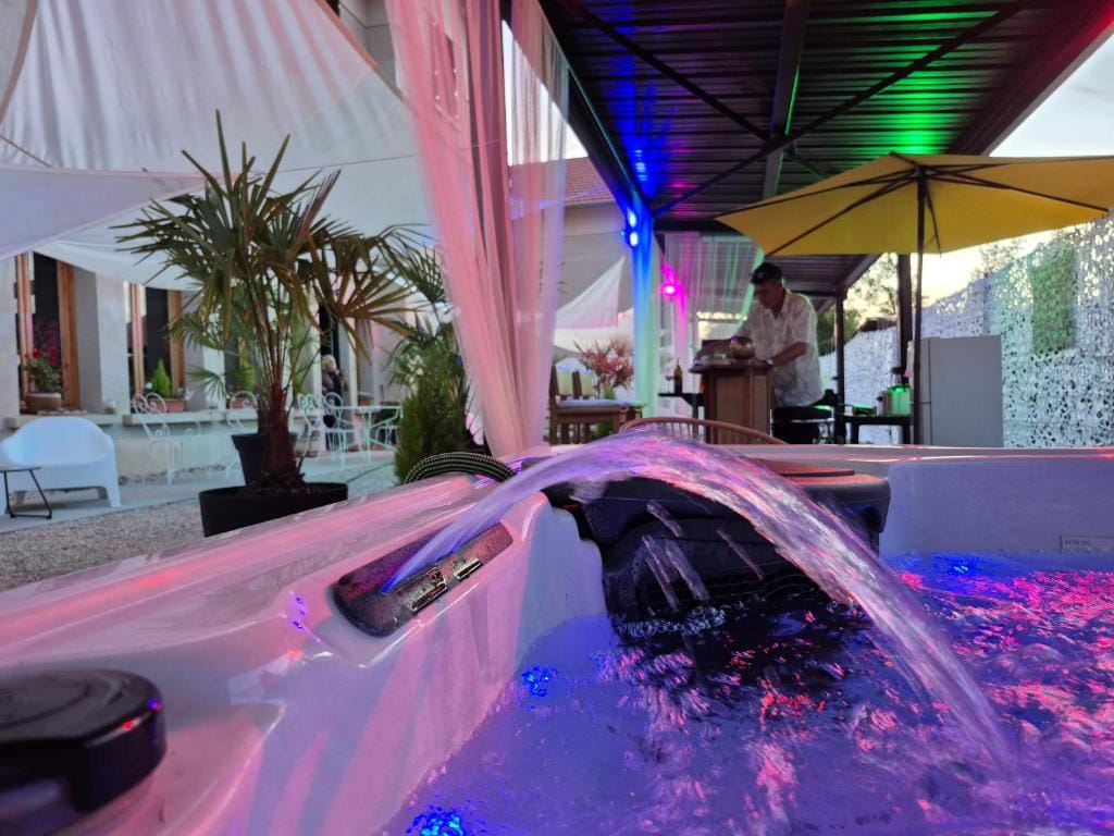 Les Logis du Port Suites & Spa - Climatisation -Port Canal Montauban — 3