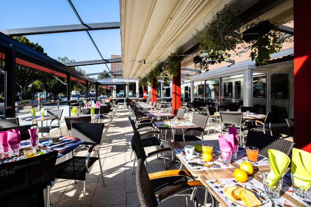 Hotel-Restaurant Espace Squash 3000 — 2