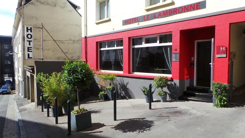 Hôtel Le Cambronne — 1