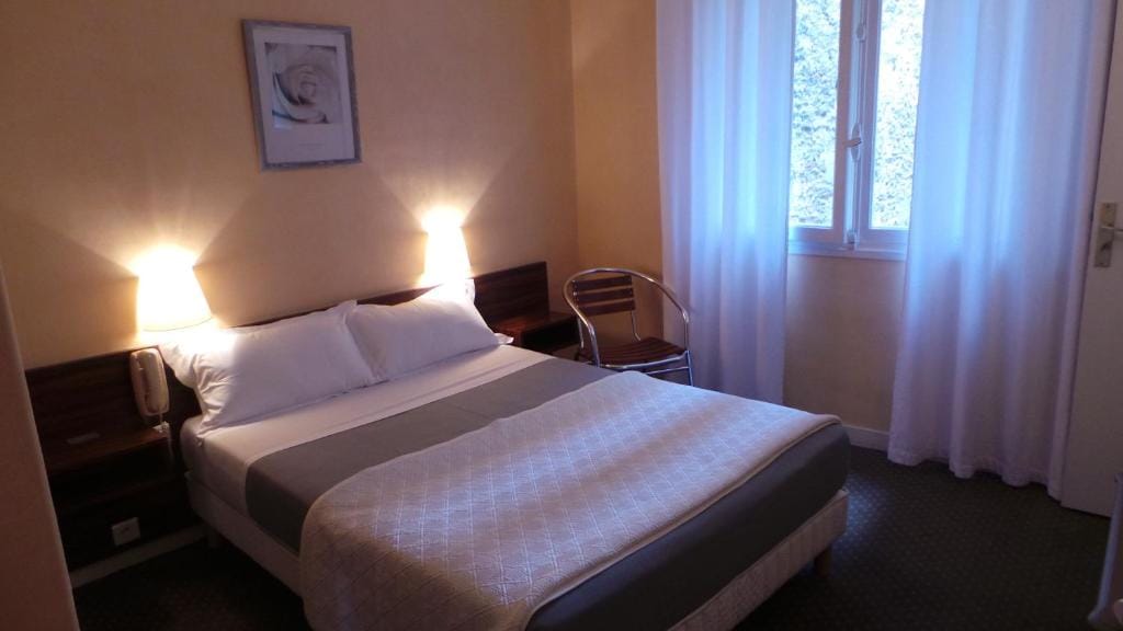 Hôtel Le Cambronne — 2