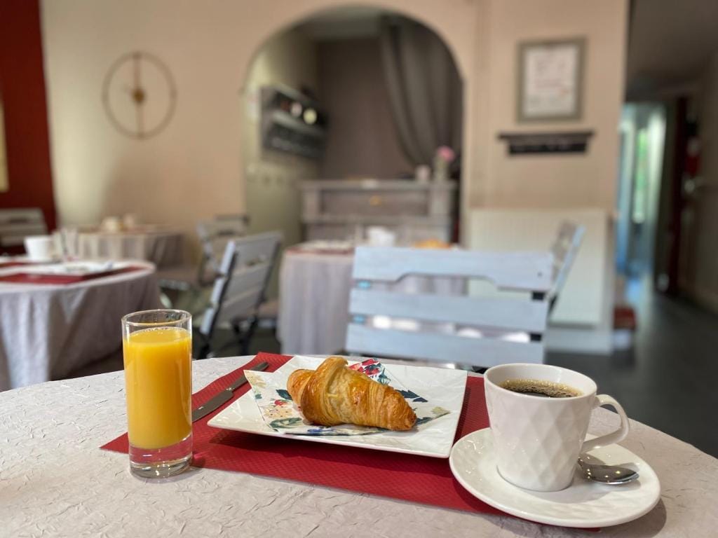 Hotel Saint Yves — 4