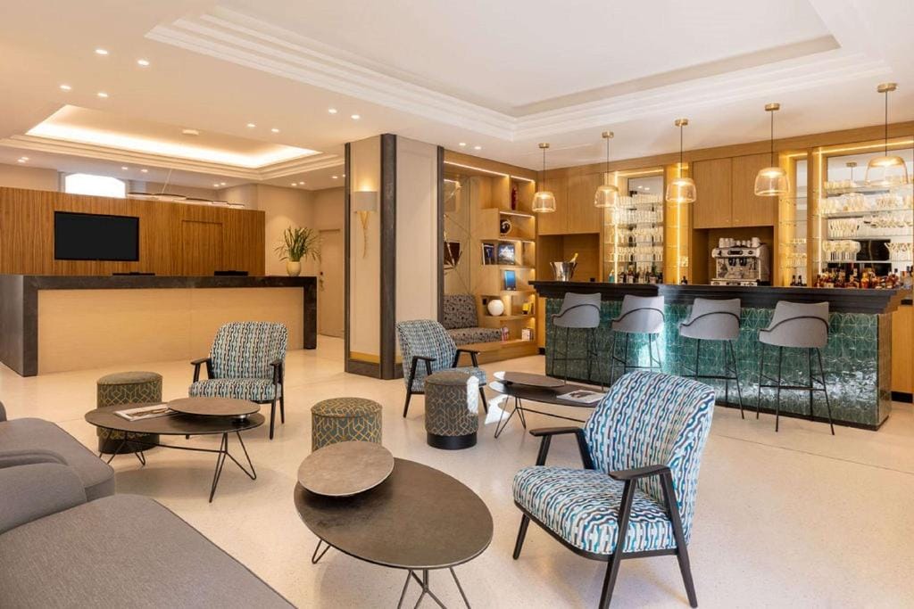 Hôtel Apollinaire Nice — 5