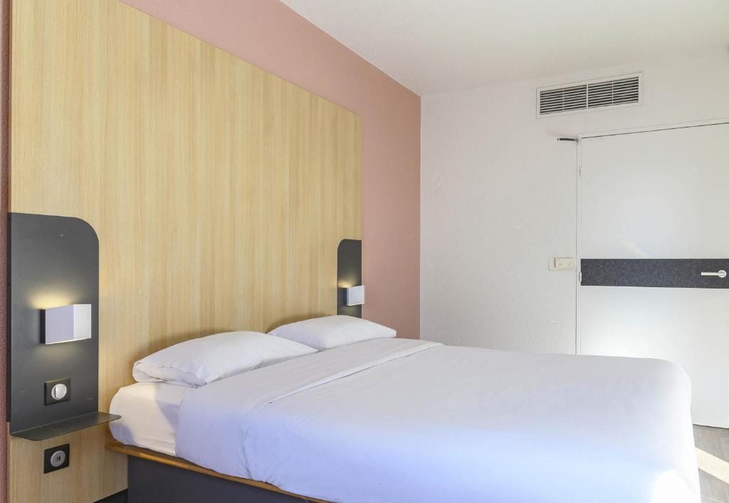 B&B HOTEL Nîmes Centre Arènes — 5