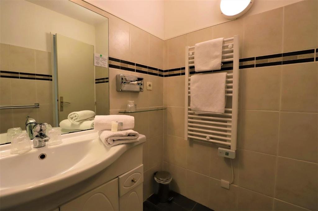 Hotel Des Tuileries — 3