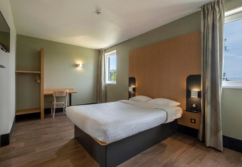 B&B HOTEL Niort Marais Poitevin Est — 2