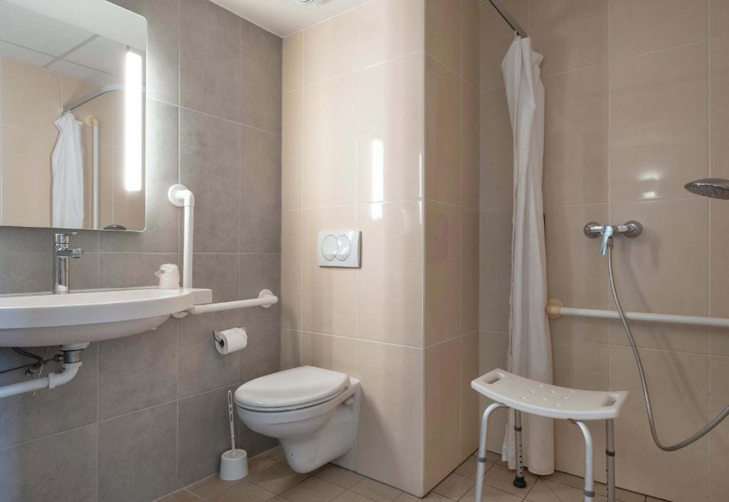 B&B HOTEL Niort Marais Poitevin Est — 3