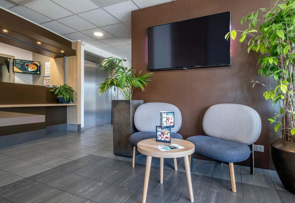B&B HOTEL Niort Marais Poitevin Est — 5