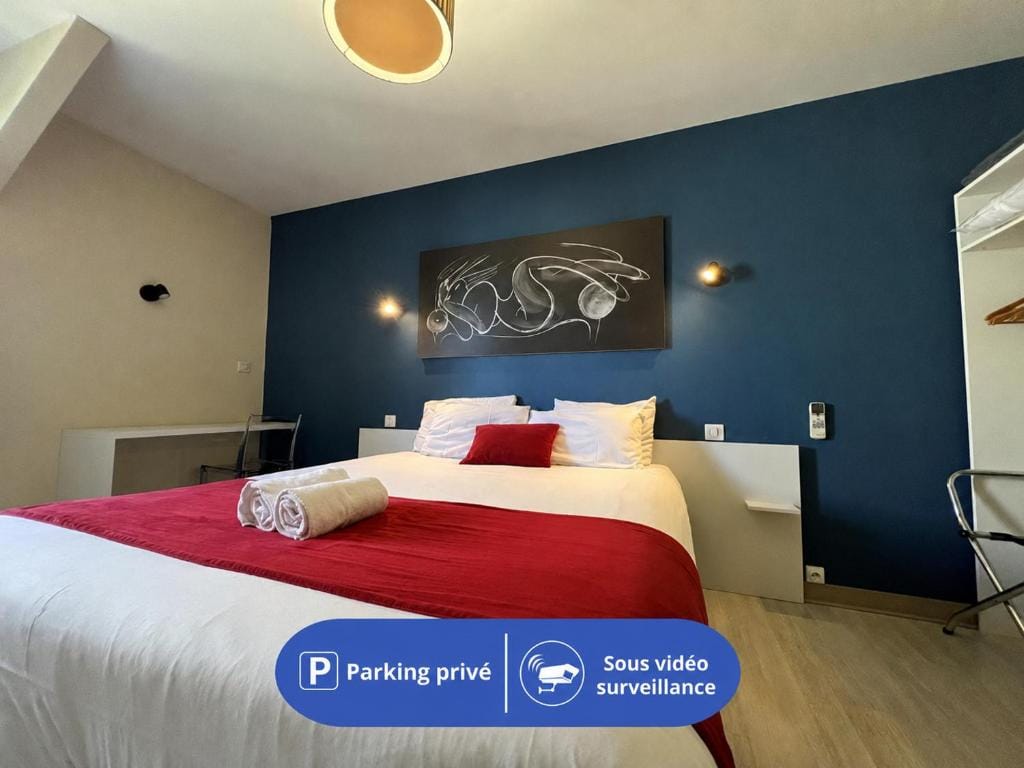 Brit Hotel du Parc Niort Centre-Parking gratuit — 1