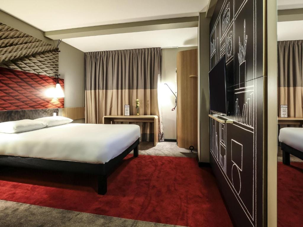 Ibis Niort Est Mendes France — 2
