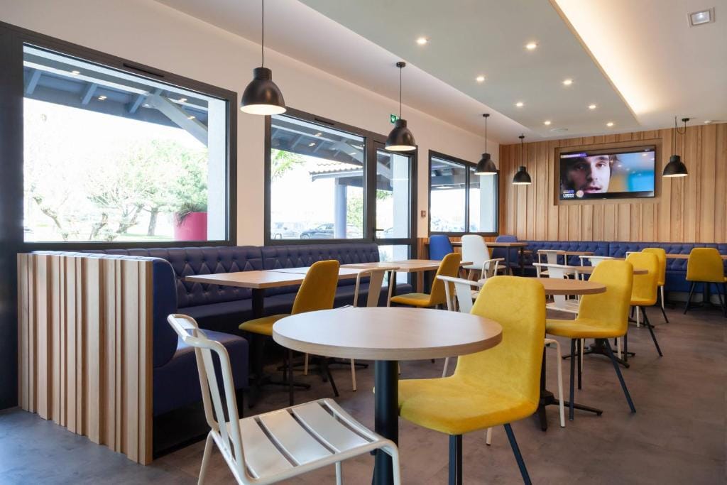 Kyriad Niort-Espace MendesFrance — 4
