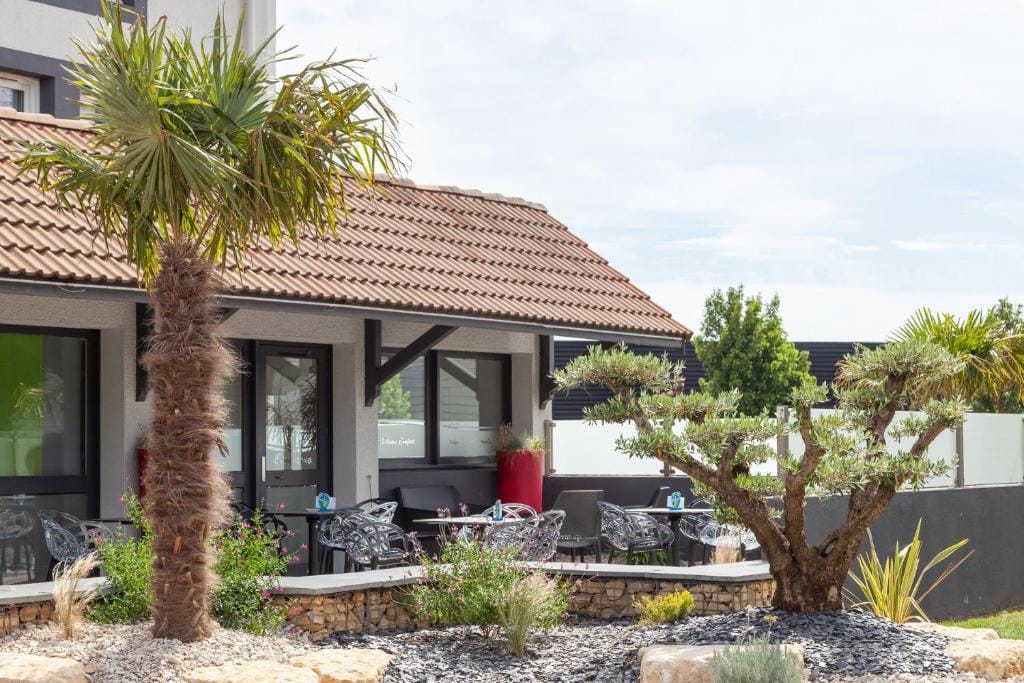 Kyriad Niort-Espace MendesFrance — 5