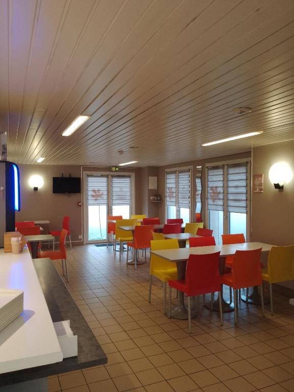 Premiere Classe Niort Est - Chauray — 5