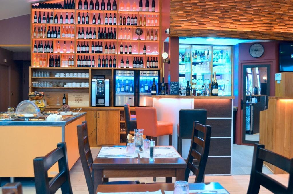 FH Confort Hotel Orléans Co'met — 4