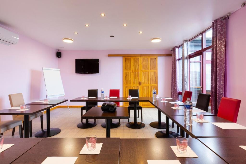 FH Confort Hotel Orléans Co'met — 5