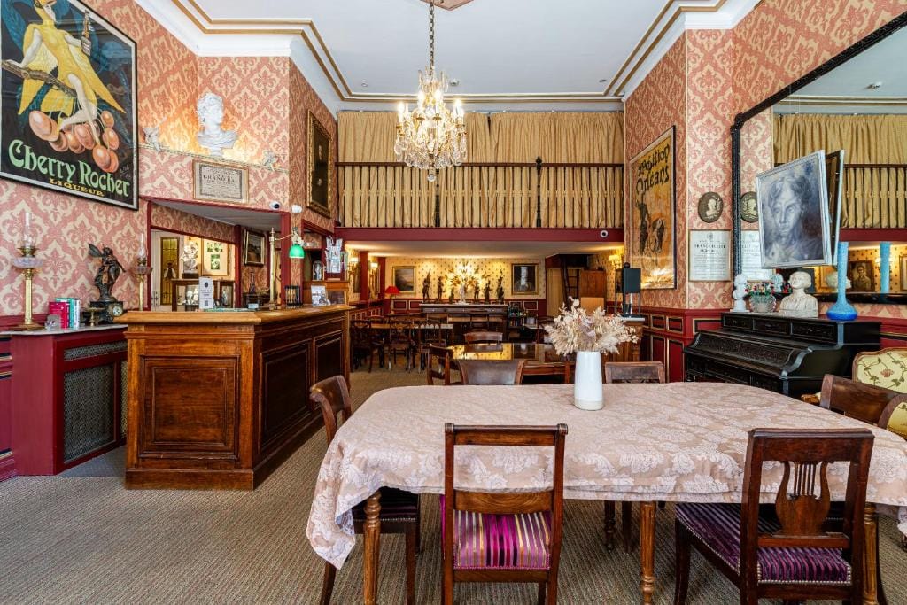 Hôtel de l'Abeille — 3