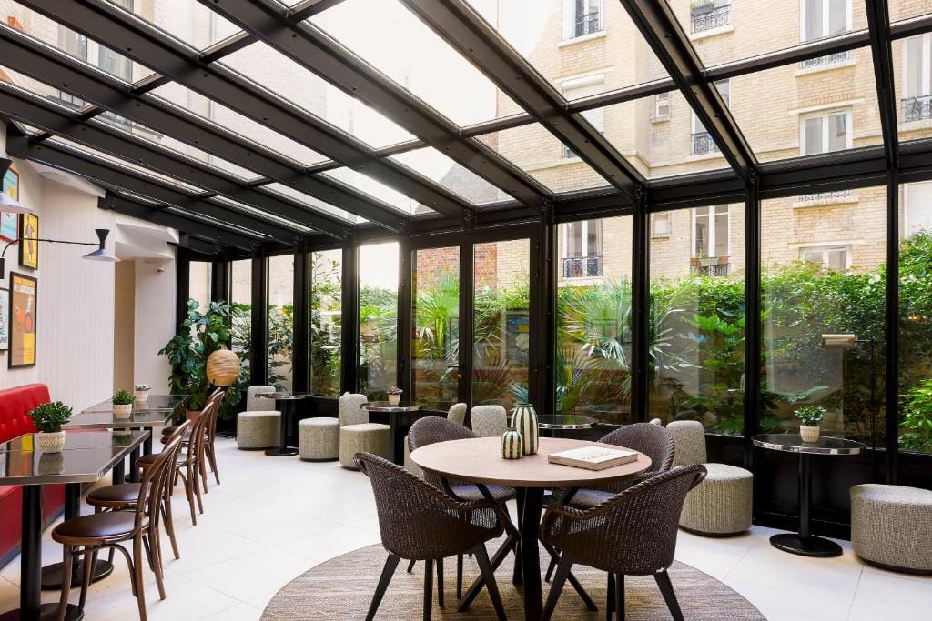 Hôtel Moderniste — 5