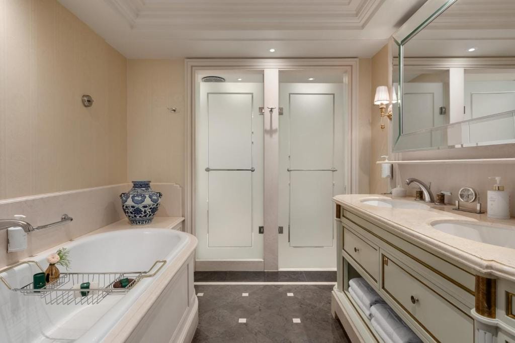 Shangri-La Paris — 5