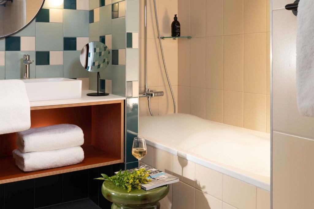 Yuna Montmartre - ApartHotel — 3