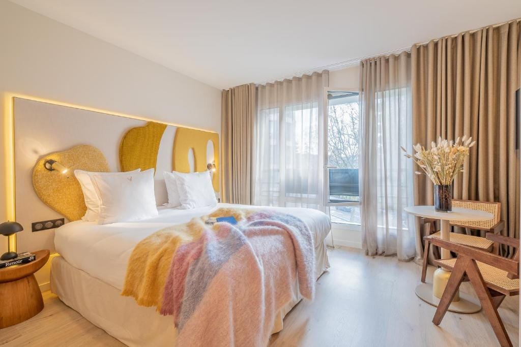 Yuna Porte-Maillot - ApartHotel — 1