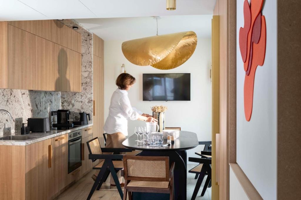 Yuna Porte-Maillot - ApartHotel — 4