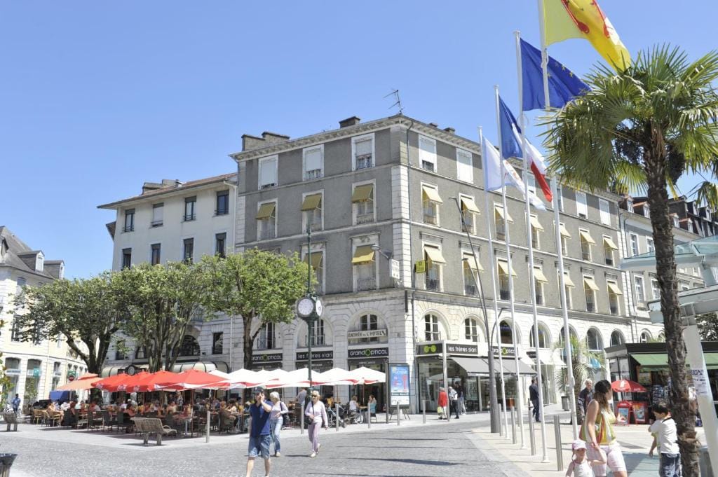 Hotel Le Bourbon Pau Centre — 1