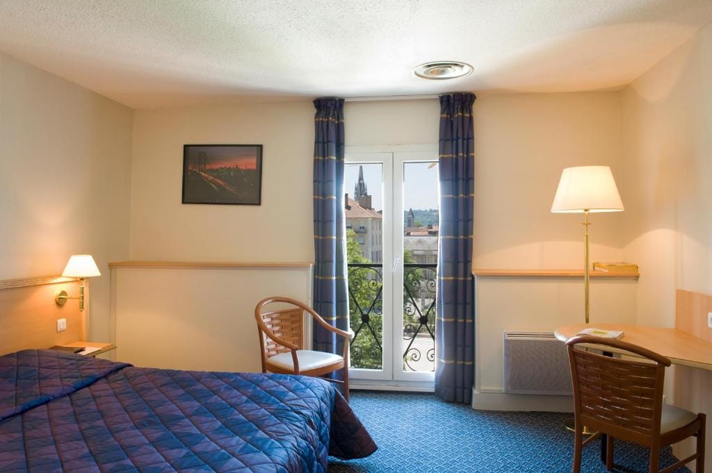 Hotel Le Bourbon Pau Centre — 2