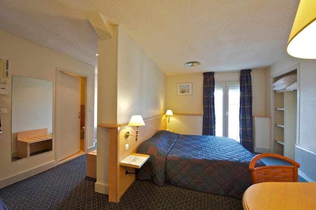 Hotel Le Bourbon Pau Centre — 5