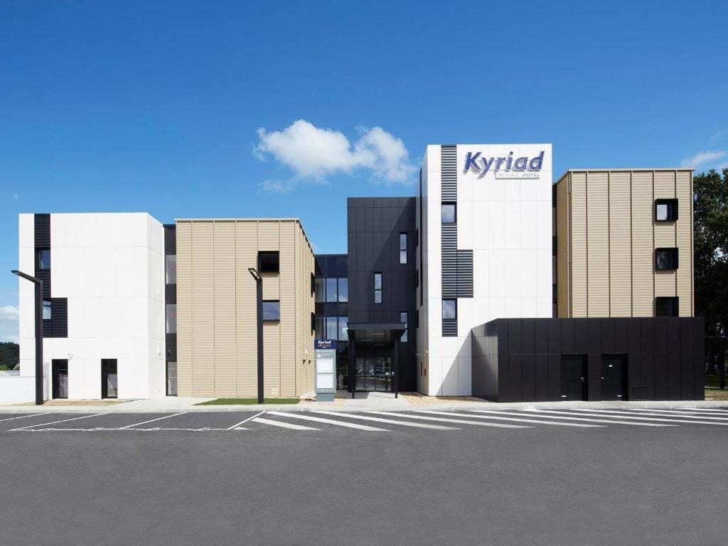 Kyriad Prestige Pau – Palais des Sports — 1