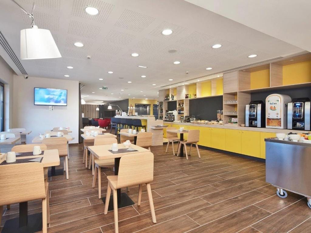 Kyriad Prestige Pau – Palais des Sports — 4