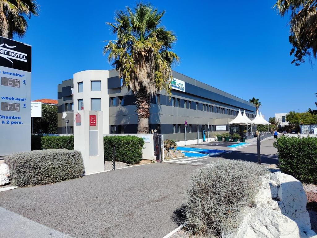 Brit Hotel Porte d'Espagne — 1